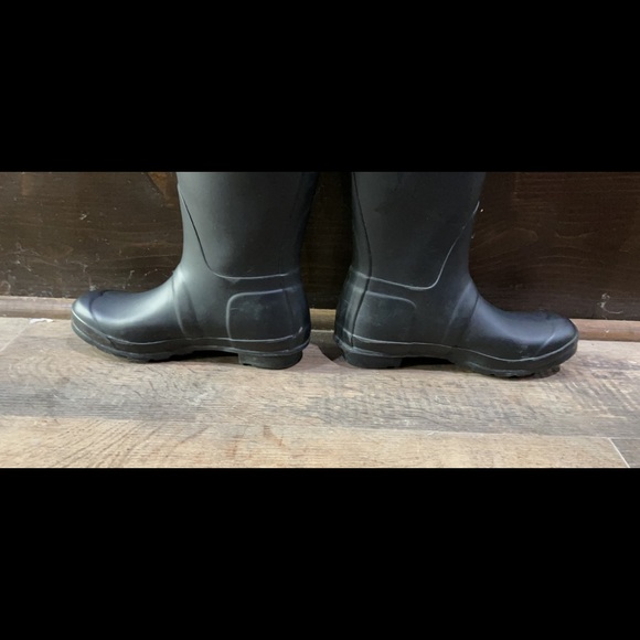 Hunter Original Matte Tall Boots (w/ two pairs of boot socks) - Picture 3 of 10